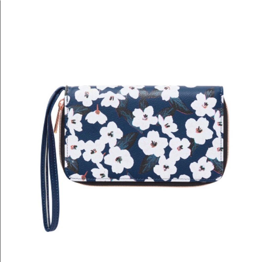 Avenue Wristlet/phone case NWT